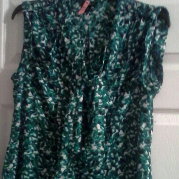 Green and White Ann Taylor blouse - Picture 2 of 3
